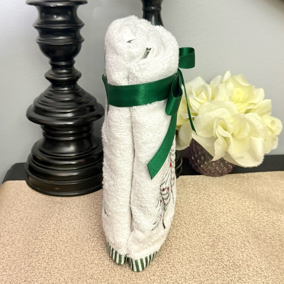 NWT Set of 2 Jeweled Christmas Trees Turkish Bathroom Hand Towels - Picture 4 of 9